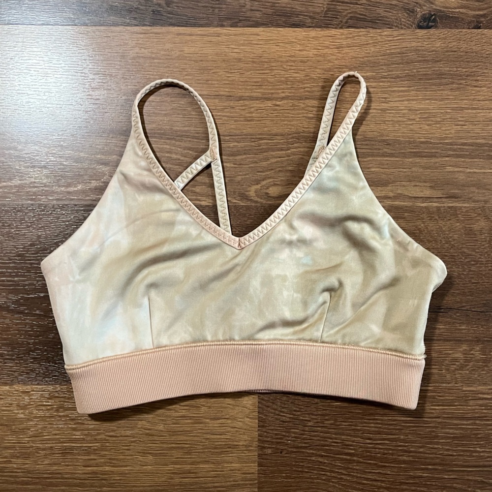 🔥 Rare Puma XS Sports Bra – Tie-Dye Beige/Nude w/ Gold Logo 🔥